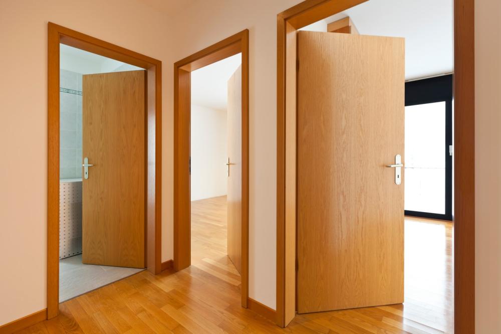Pose de portes près de Dauphin