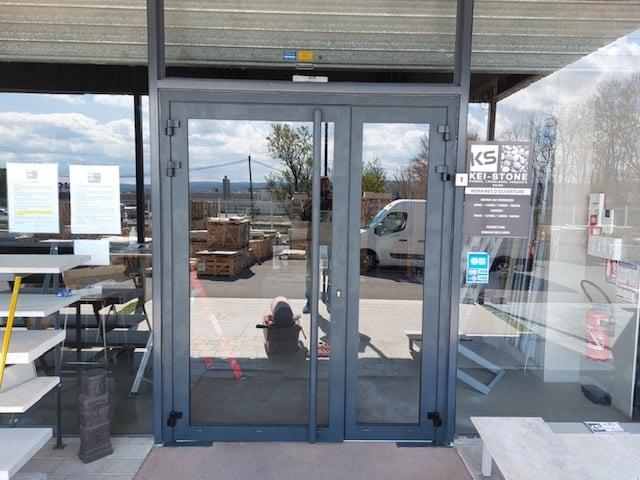 porte d'entrée magasin